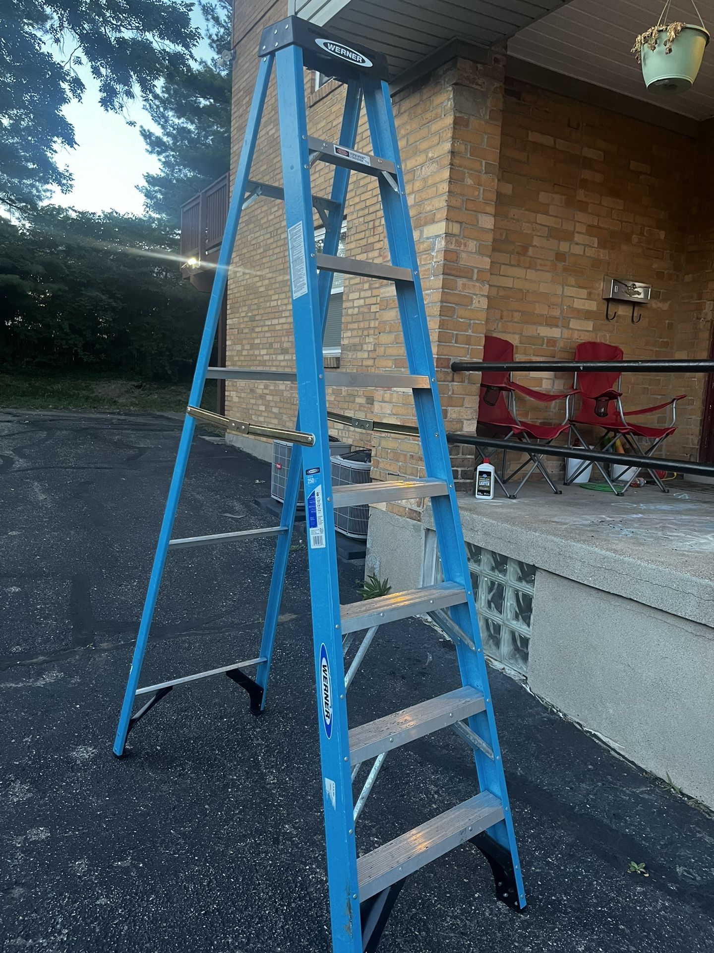 8ft Fiberglass Ladder