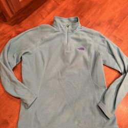 Women’s North Face Quarter Zip Shipping Available