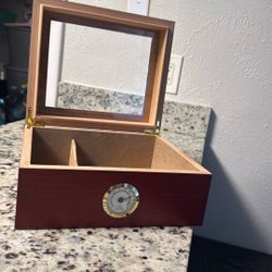 Beautiful Cedar Cigar Box With Humidifier Solution