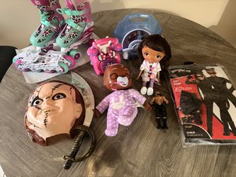 Kids’ Toy & Costume Lot – Chucky, Doc McStuffins, Minnie Mouse, Frozen & More 🎃🧸