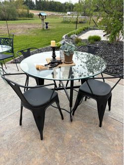 Indoor or outdoor beveled glass top table with four chairs