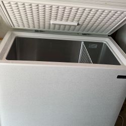 Magic Chef Chest Freezer  7 Cu Ft