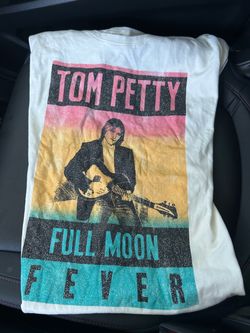 Tom Petty tshirt celebrating his 1989 album Full Moon Fever. Size 12-14