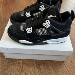 Jordan Retro 4 White Thunder Size 8.5