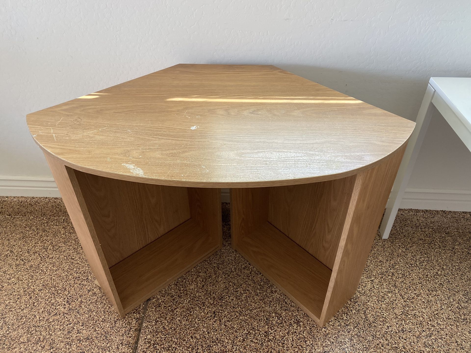 Corner desk