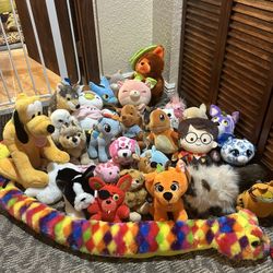 Kids lot of 32 stuffed animal or plush toys