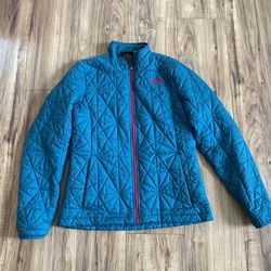 The north face women’s jacket  Medium Patagonia Arc’Teryx 