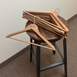 CUSTOM RHYTHM. StorageWorks White Wood Hangers - 7 Pack