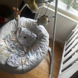Fisher-Price Baby Swing with Music & Mobile – Excellent Condition 