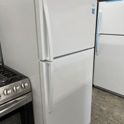 Whirlpool Top And Bottom In White Slightly Used