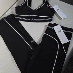 Alo Yoga Heart Throb Women's Black Two Piece Set.    Size - Small