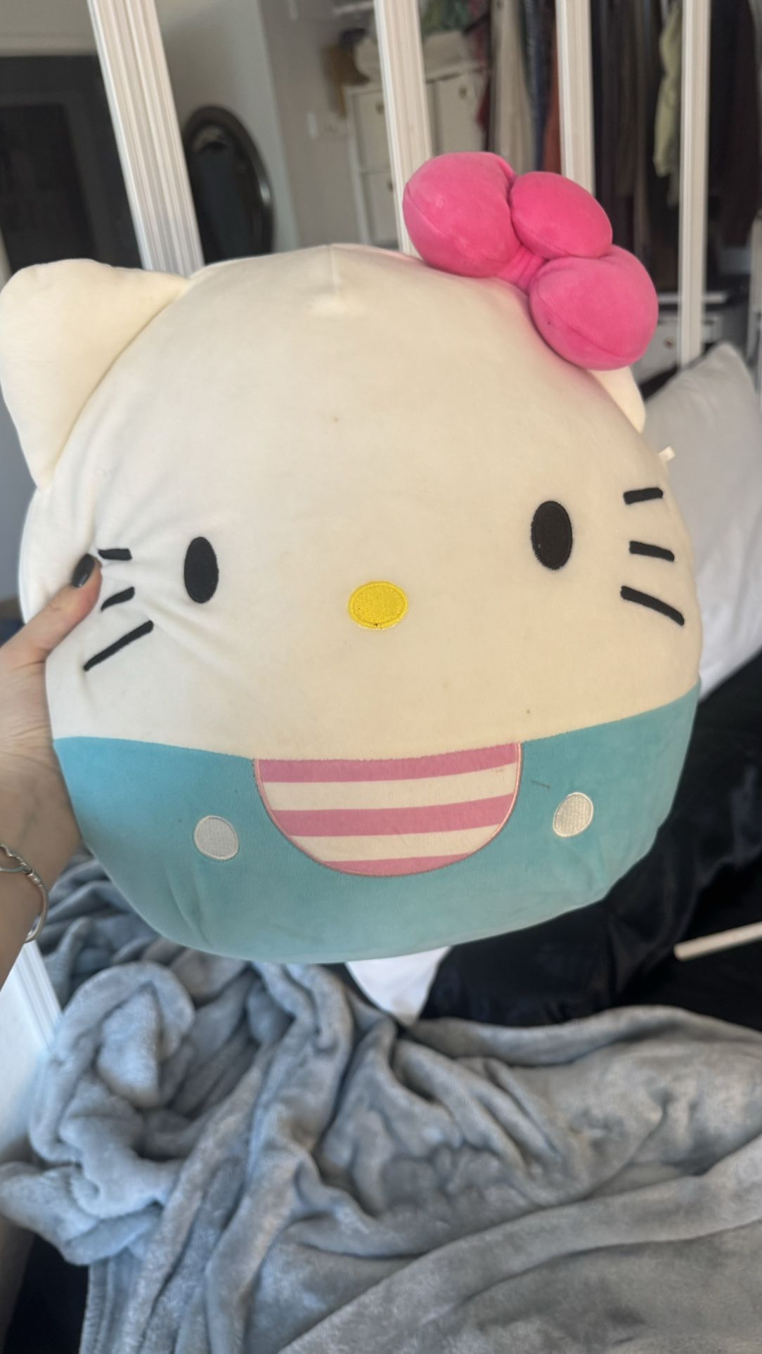 hello kitty original squishMellow