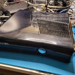 HACKED Xbox 360 S (Corona 1TB)