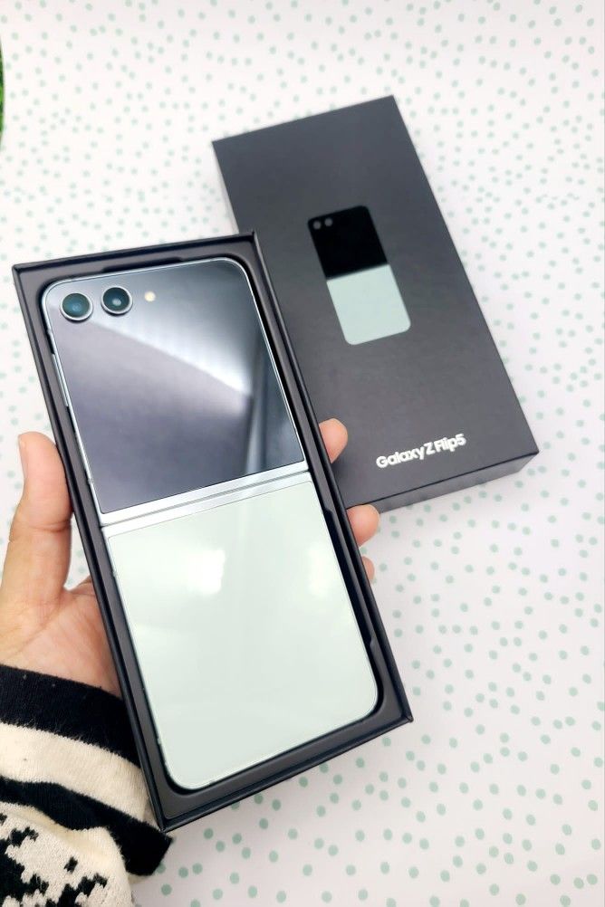 Samsung Galaxy Z Flip 5g UNLOCKED NO CREDIT CHECK $1 DOWN