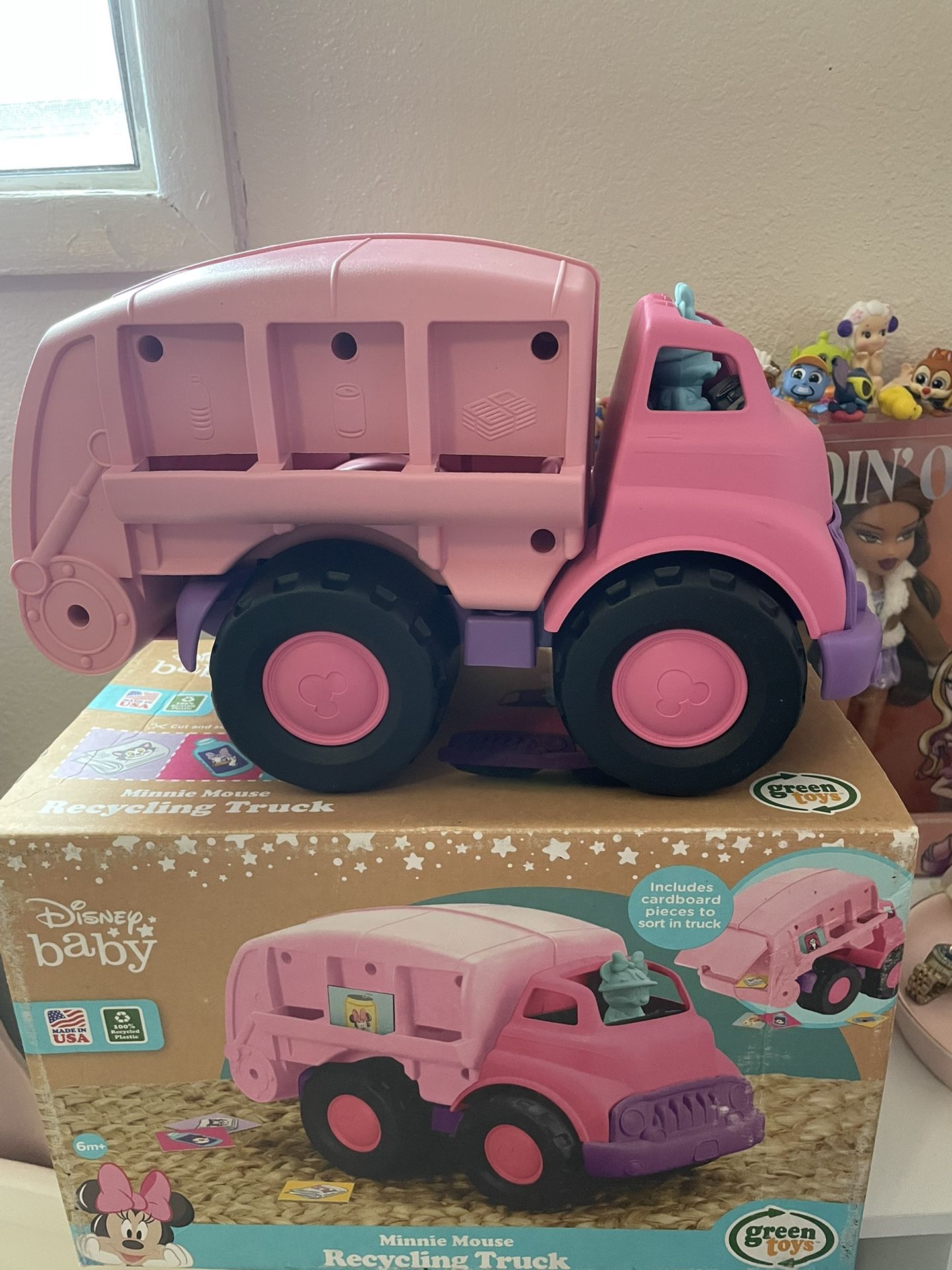 Minnie Mouse Recycling Truck