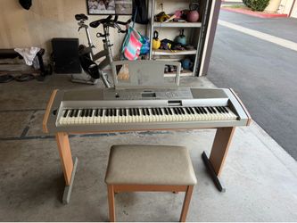 Yamaha Portable Grand DGX-500