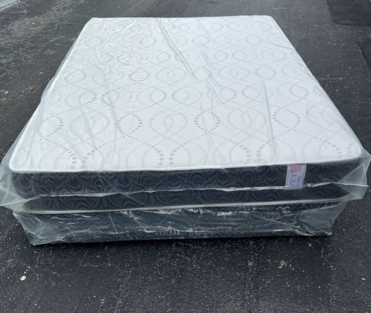 NEW MATTRESS QUEEN SIZE PLUSH WITH BOX SPRING