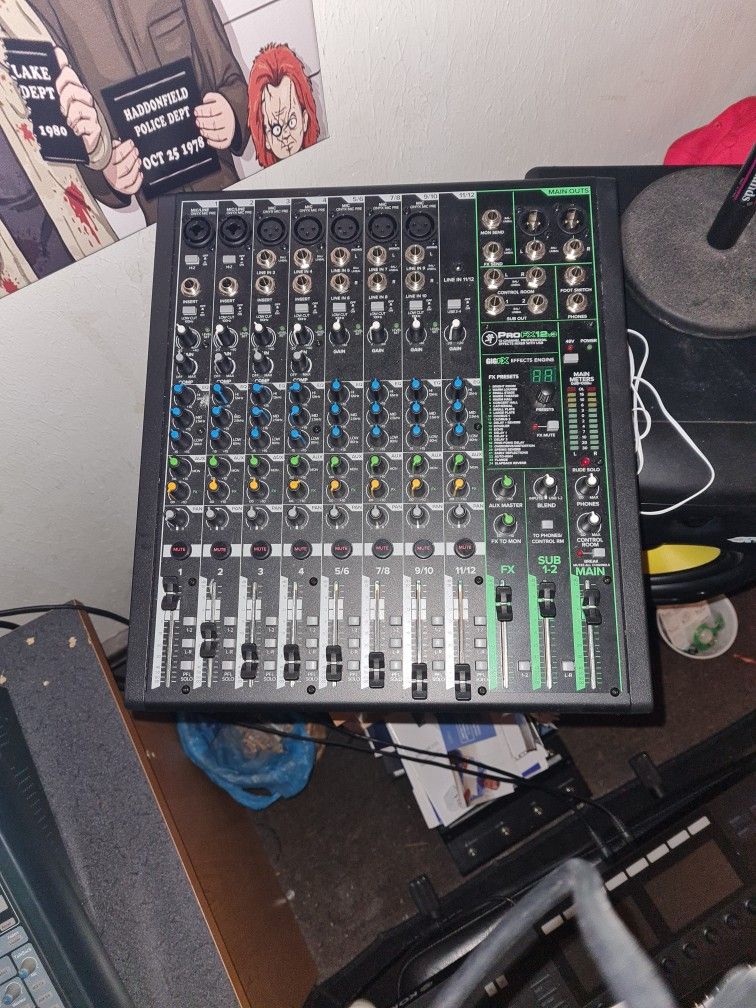 Mackie ProFX12 Professional Effects Mixer