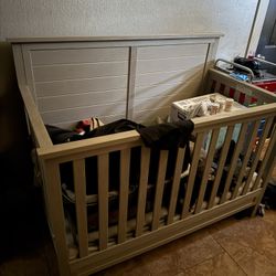 Baby Crib *NEW*