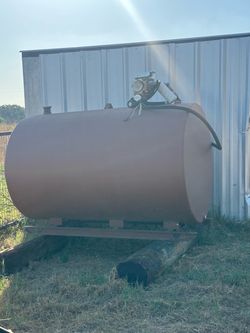 500 gallon Steel Fuel Tank with Electric Pump