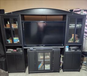 Entertainment center