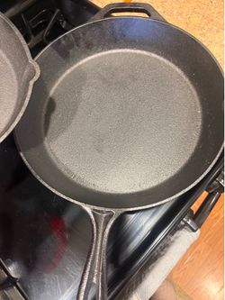 Cast iron skillets (set of 2)