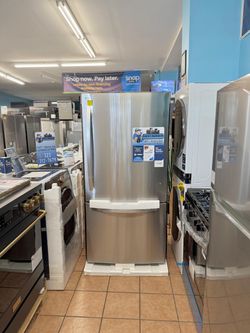 LG 33 in Wide 26 cu. ft. Bottom Freezer Refrigerator Stainless Steel