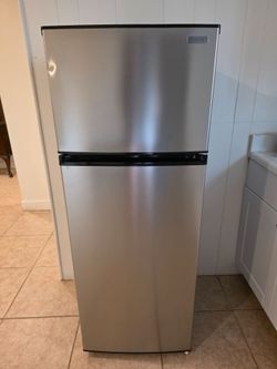 Vissani 7.1 cu. ft. Refrigerator