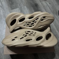 Adidas Yeezy Foam RNNR Ochre Men’s Size 9 