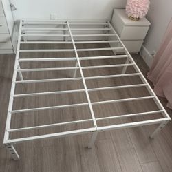 Full size Bed Frame - Metal Platform