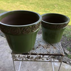 Matching Ceramic Flower Pots 