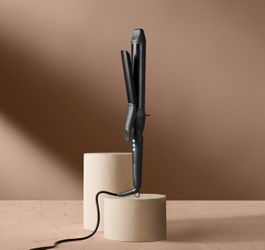 BIO IONIC LONG BARREL CURLING IRON 1.5’