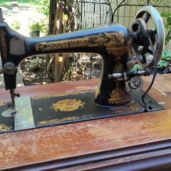 Antique 1901 Sphinx Singer Sewing Machine 