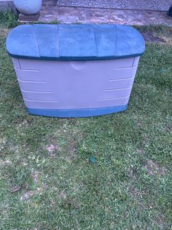 Rubbermaid Storage