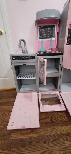 Disney Princess Talking Kitchen for Sale in Lowell, NC - OfferUp