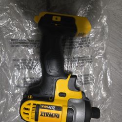 DEWALT 20VMAX DCF885 1/4"(6MM) CORDLESS IMPACT DRIVER (TOOL ONLY) PRICE IS FIRM 