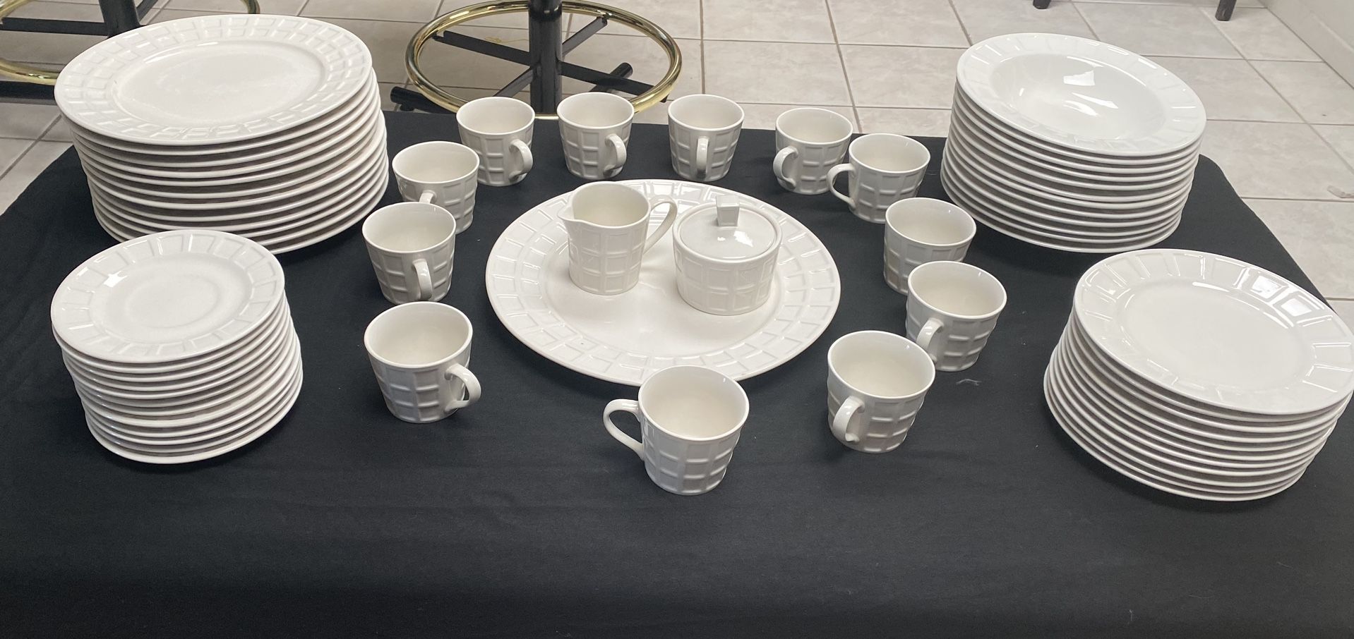 Beautiful Casa Moda 62 Pieces Set Off White Plates