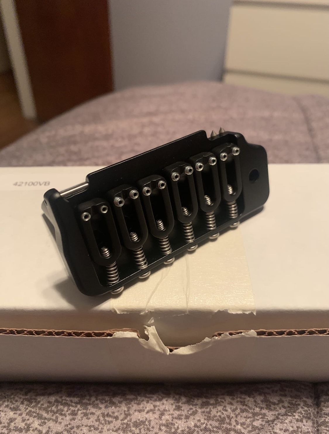 Hipshot 6 String US Contour Tremolo Bridge - Black