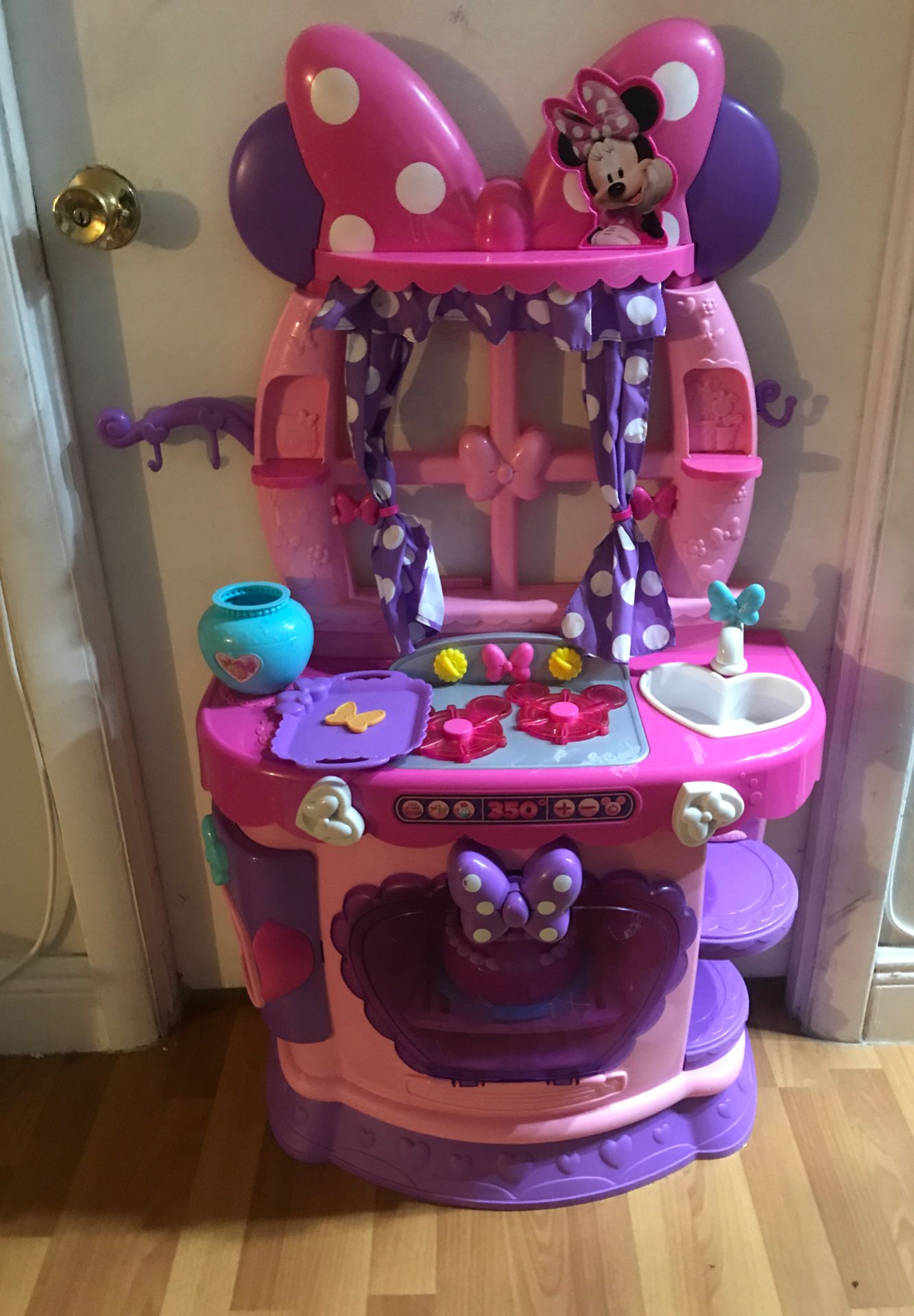 Pink Disney Minnie Mouse kitchen set for girls