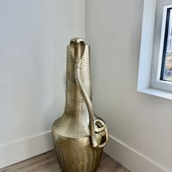 Gold Cobra Vase – Bold & Luxe Home Accent ✨