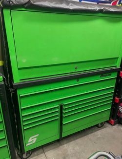 Extreme green snap on tool box