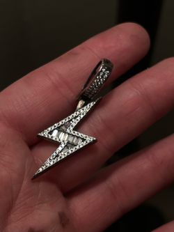 Men lighting bolting pendant