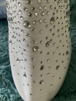 Mincino Brand New  White Slip On Very Comfortable Shoes With Bling