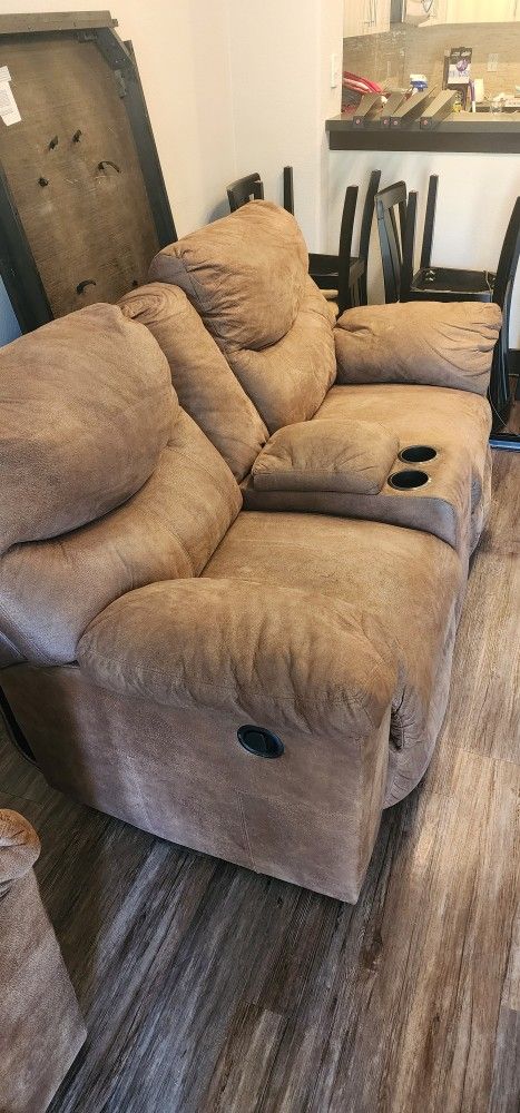 Reclining Love Seat Sofa W/ Center Storage