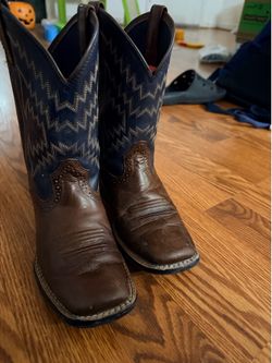 Kids Ariat boots size 13