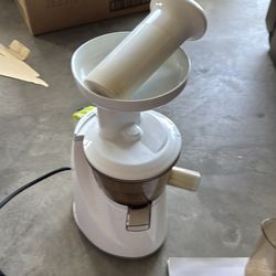Very Slow Juicer