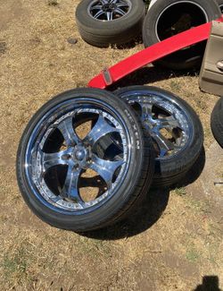Chrome 5-spoke wheels with Nexen tires