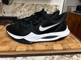 Precision five Nike basketball shoes size 11  unisex, black and white