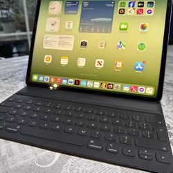 Apple iPad Pro 5th Gen 1TB, Wi-Fi, 12.9 in Space Grey+Apple Pencil+Magic Keyboard 