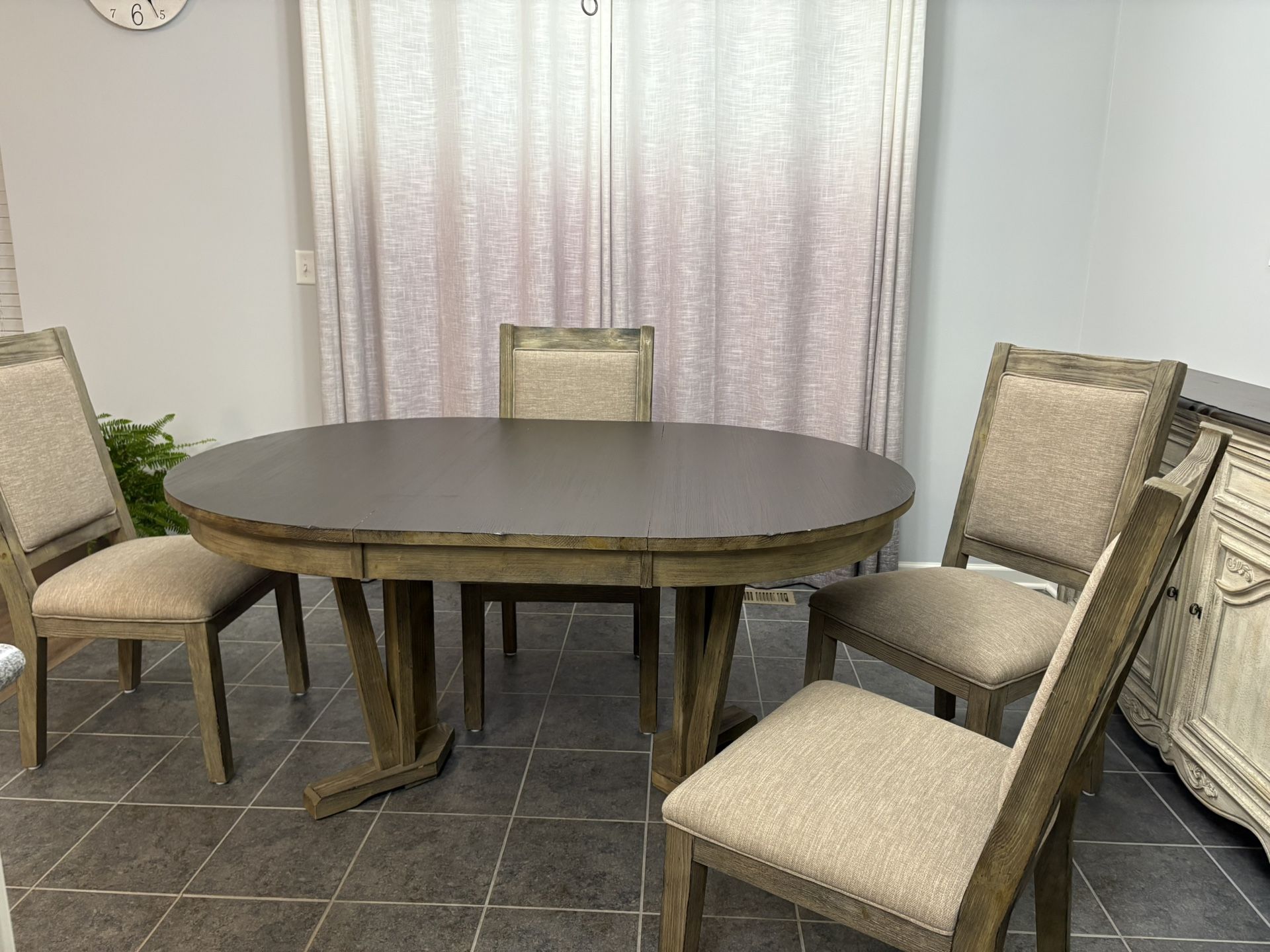 Dining Table & 4 Upholstered Chairs by Kincaid
